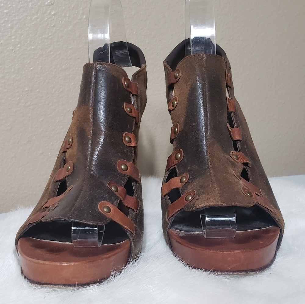 Donald Pliner Vishad Distressed Weathered Leather Strappy Heels-Size 10 - Picture 3 of 8